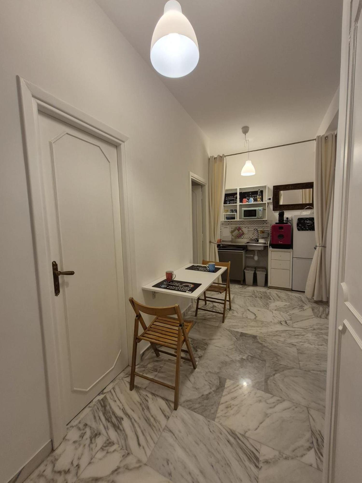 Edo's Rhome Apartment Rom