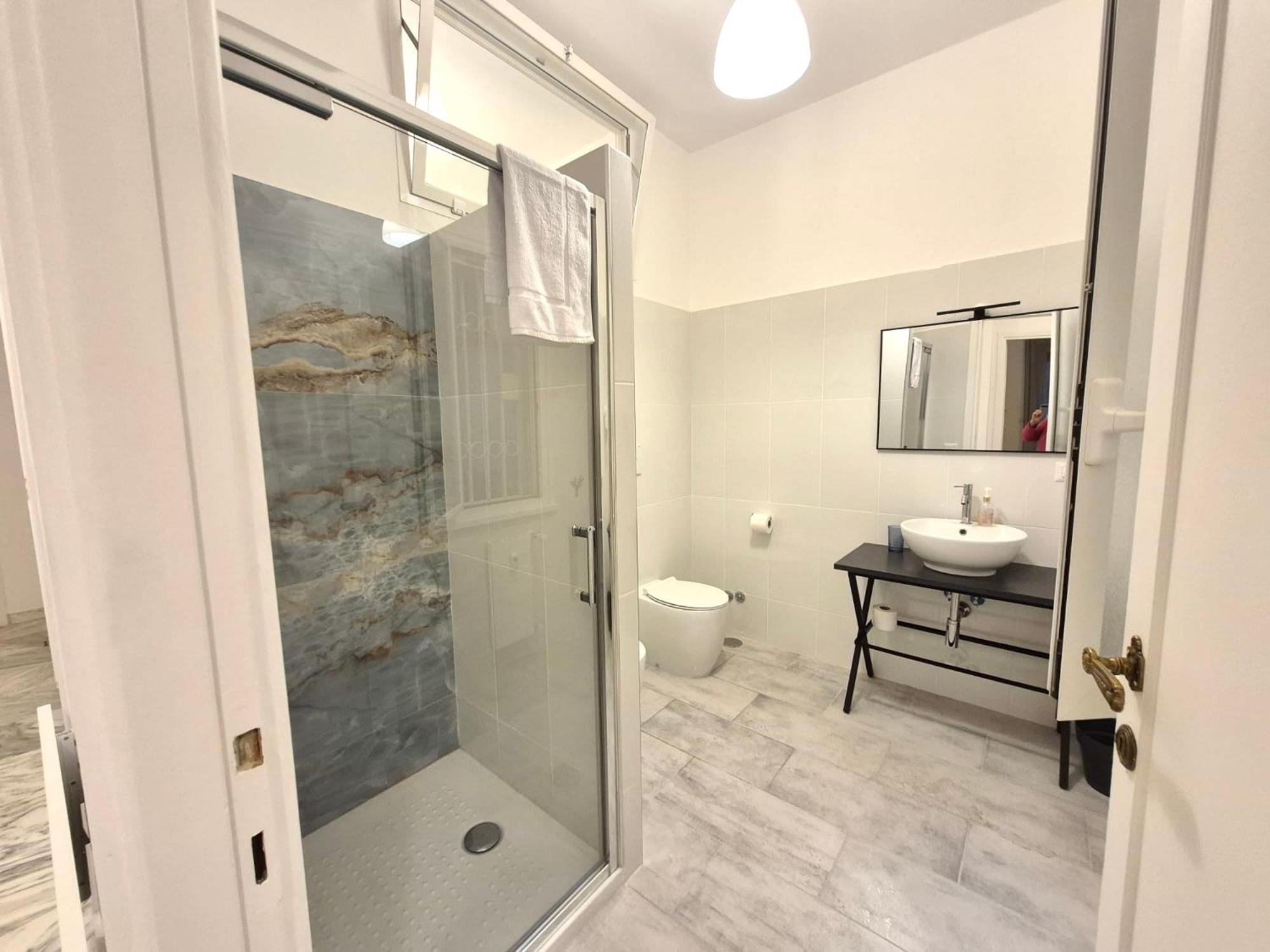 Edo's Rhome Apartment Rom